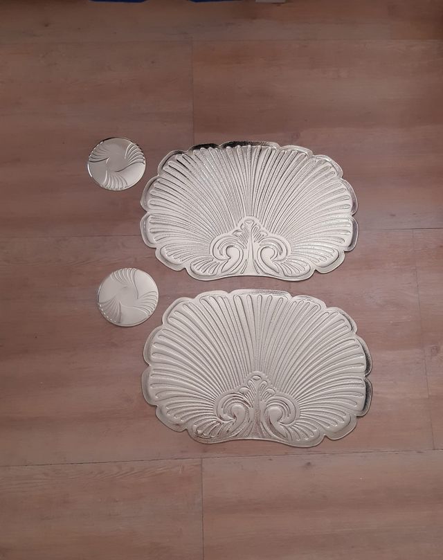 Juego 2 manteles individuales dorados