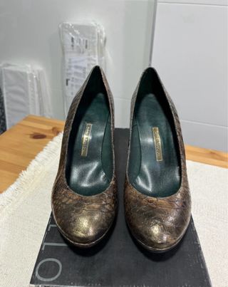 Zapatos de tacón Gino Vaello piel serpiente