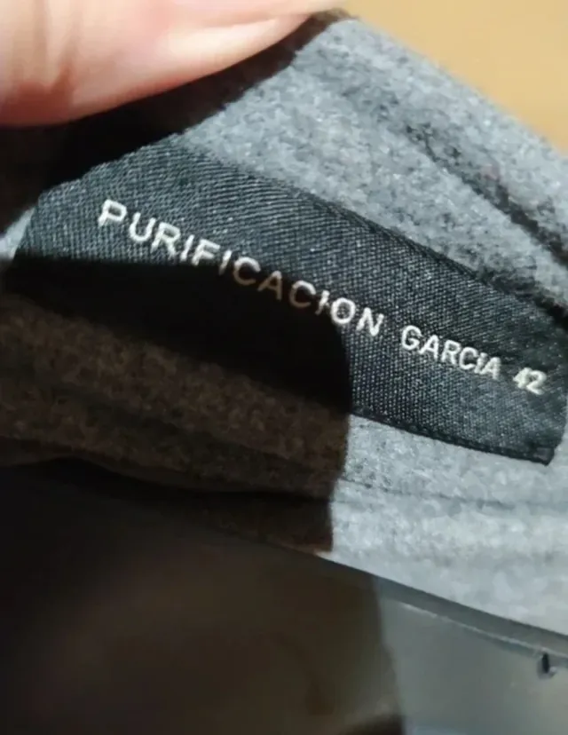 Falda Purificación García gris