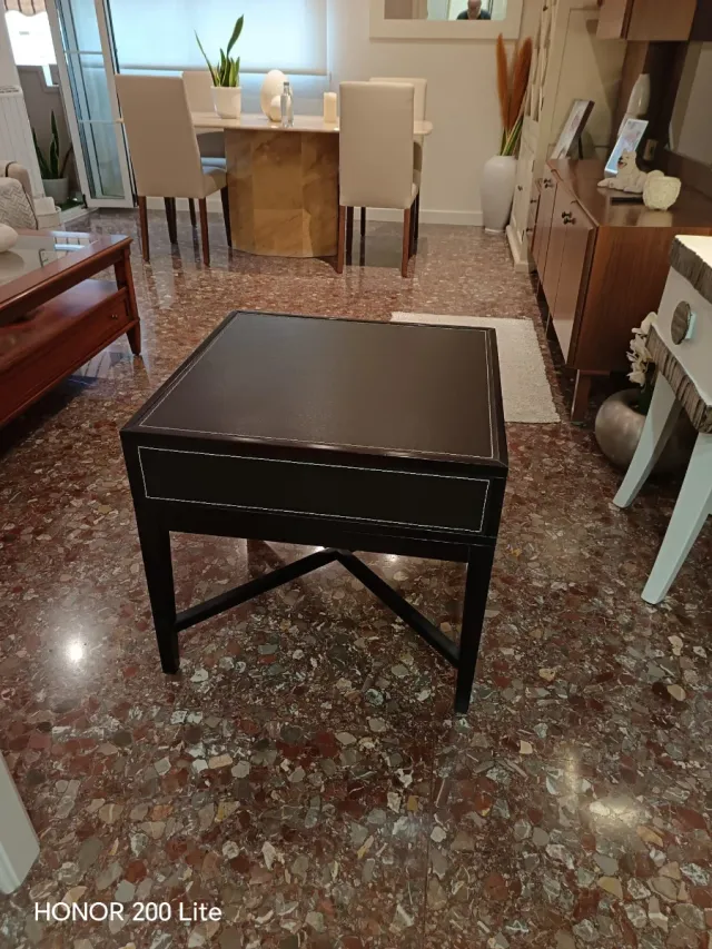 Mesa auxiliar polipiel y madera