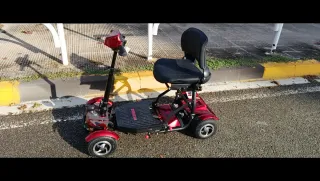 Scooter eléctrica plegable roja