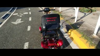 Scooter eléctrica plegable roja