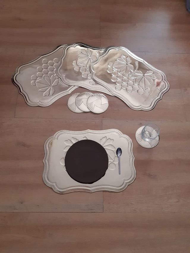 Juego 4 manteles individuales dorados metal