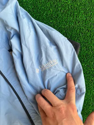 Abrigo Columbia Azul Claro Logo Bordado