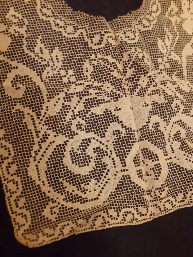 Cuello encaje red siglo XIX beige