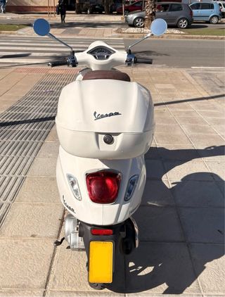 Vespa Primavera IGET 2021 Blanca