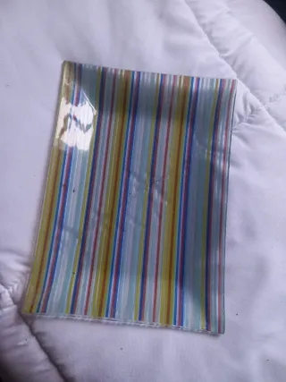 Bandeja vacía bolsillos rayas