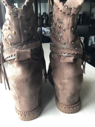 Botines cuña estilo boho