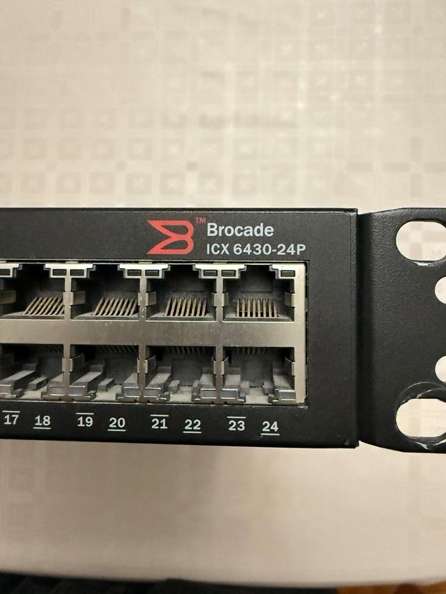 Switch Brocade ICX6430-24P – 24x PoE+ Gigabit Pro