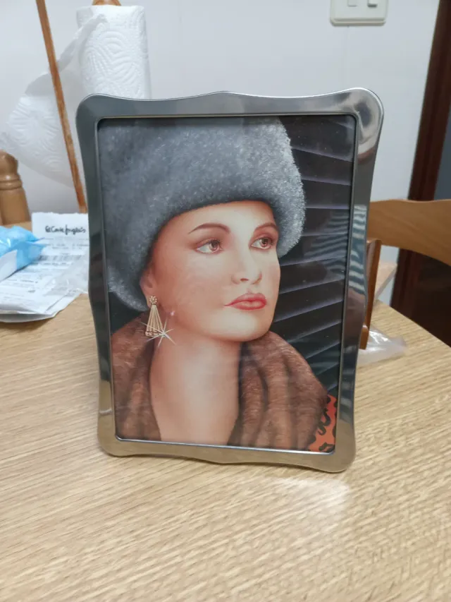 Portarretratos de metal plateado