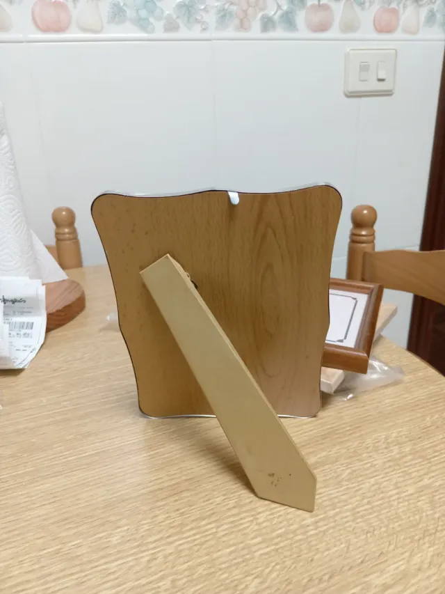 Portarretratos de metal plateado