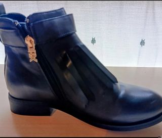 Botines XTI negros con flecos