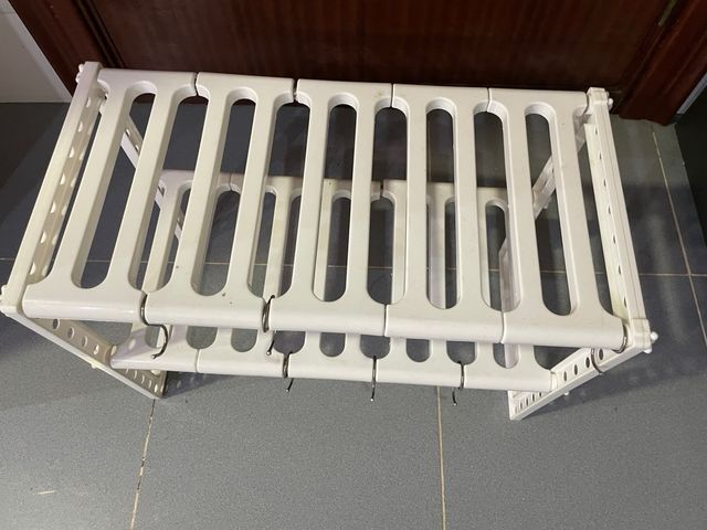 Estantería extensible bajo fregadero