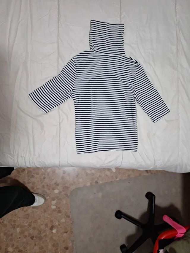 Camiseta de cuello alto a rayas