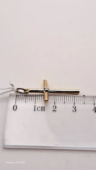 Colgante Cruz Oro 18K con Diamante