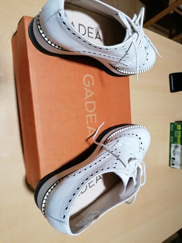 Zapatos GADEA blancos