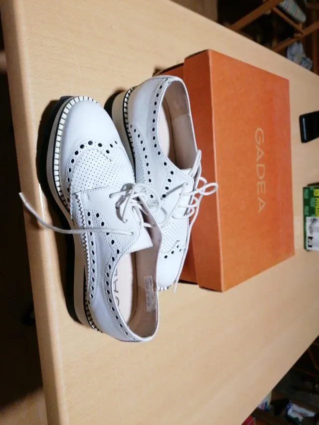 Zapatos GADEA blancos