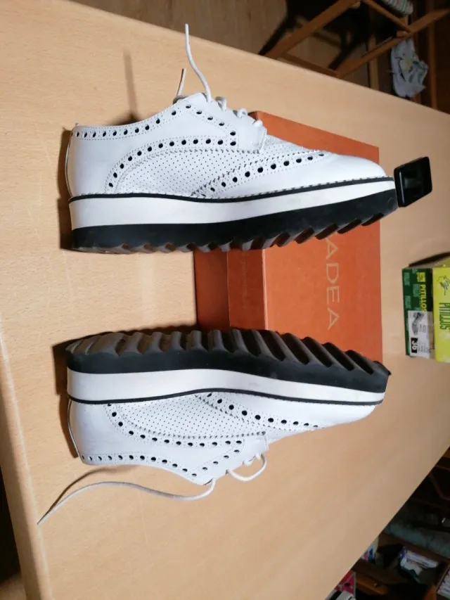 Zapatos GADEA blancos