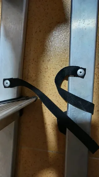 Escalera metálica doméstica plegable