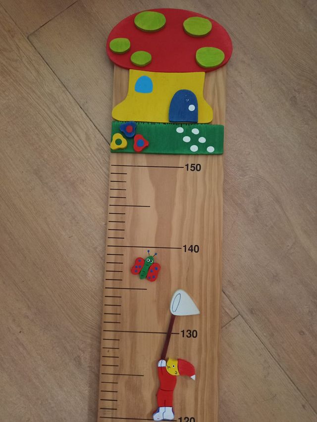 Medidor de altura infantil de madera