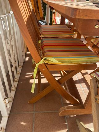 Mesa de madera acacia extens y 8 sillas plegables