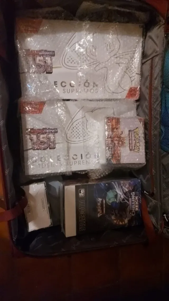 Caixa Pokémon 151 Poderes Supremos Ultra Premium