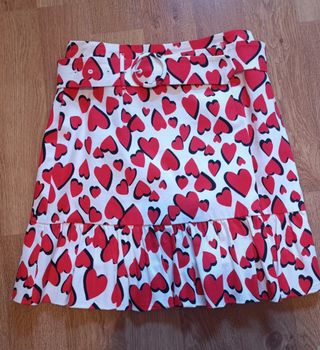 Falda Naf Naf con cinturón y volantes