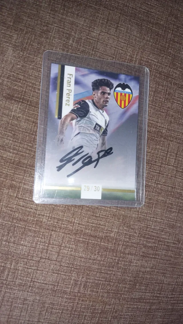 Tarjeta de fútbol Fran Pérez firmada 29/30