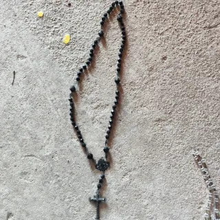 Rosario antiguo de cuentas negras