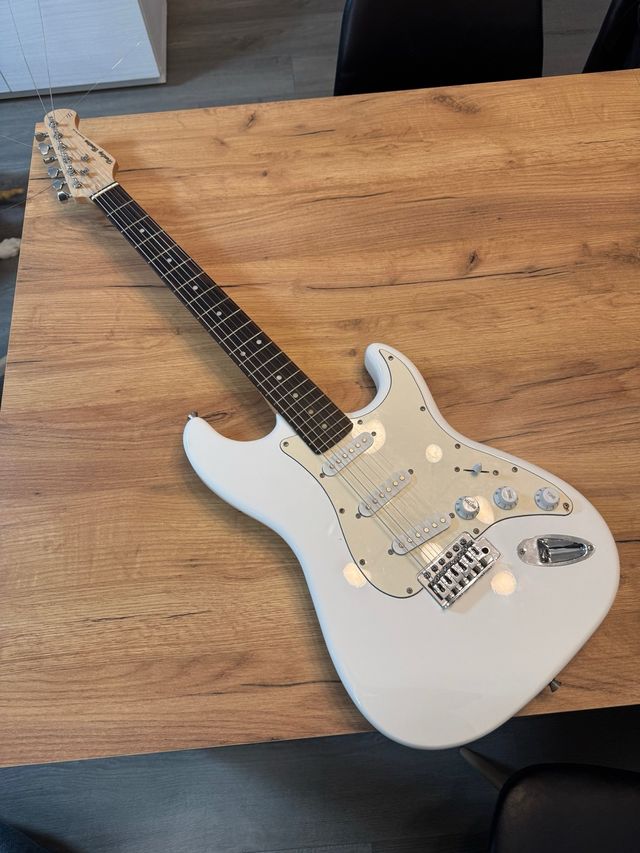 Guitarra Eléctrica Harley Benton Blanca