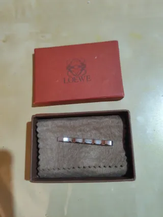 Pisacorbatas Loewe Plateado