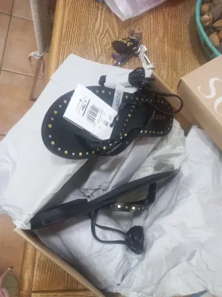 Sandalias Scalpers negras tachuelas talla 36