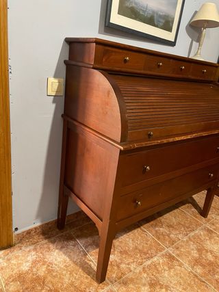 Scrivania in legno con piano arrotolabile