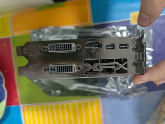 XFX Radeon HD 6950 2GB Tarjeta Gráfica