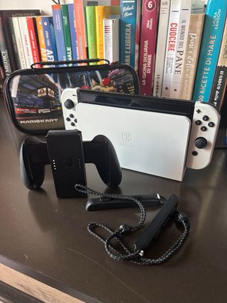 Nintendo Switch OLED Mario Kart + accessori
