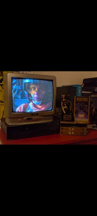 TV CRT 14 Philips + Reproductor VHS