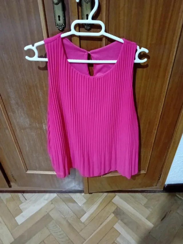 Blusa rosa plisada