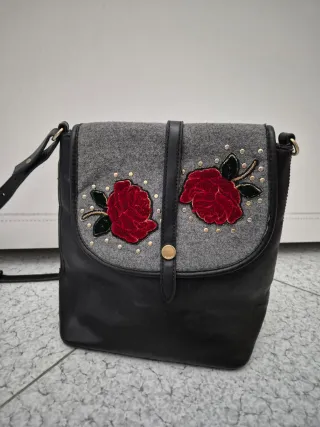 Borsa a spalla con rose rosse
