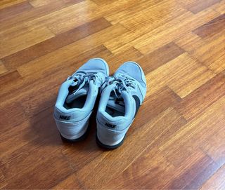 Deportivas Nike grises y negras