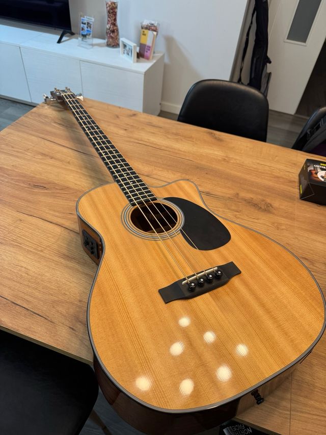 Bajo Electroacústico Sigma