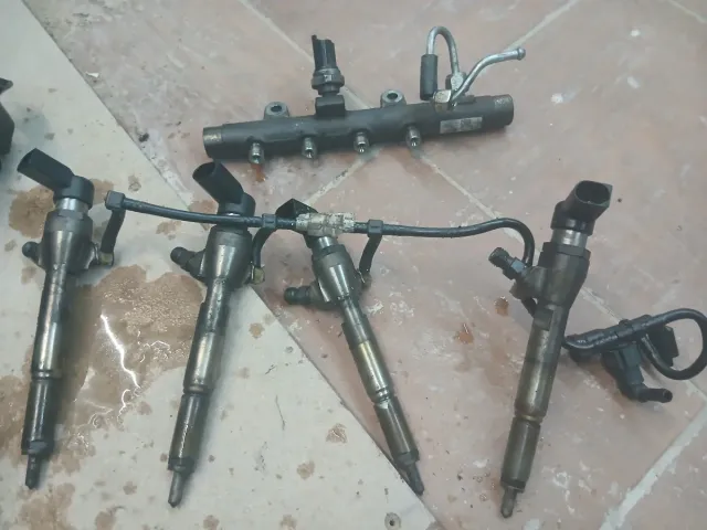 Riel Inyectores y 4 Inyectores Diésel