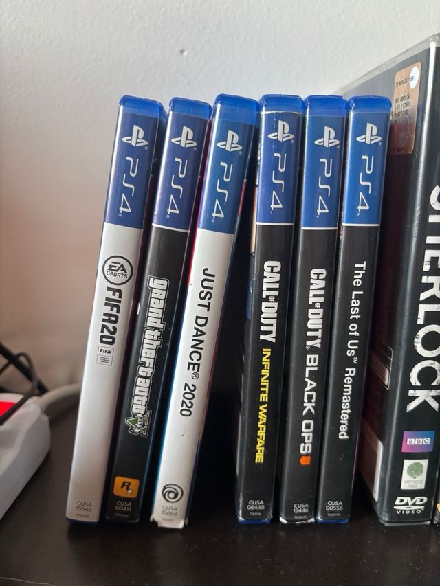 PlayStation 4 + joystick e giochi