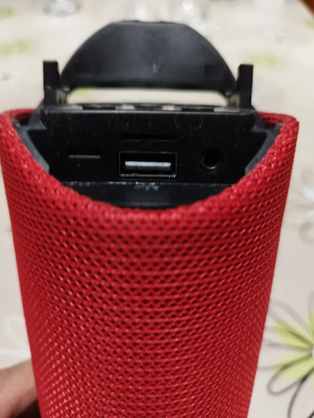 Altavoz Bluetooth Yoroto Rojo y Negro