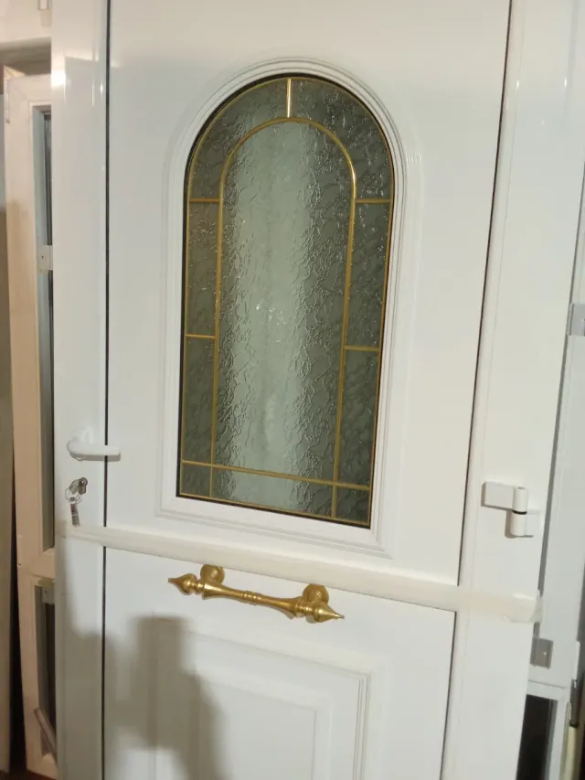 Puerta PVC blanca con cristal