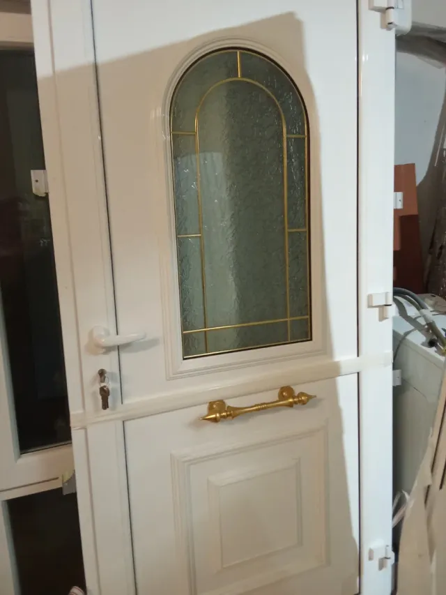Puerta PVC blanca con cristal