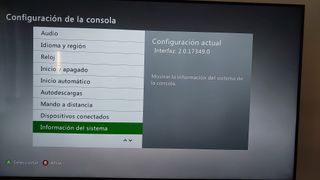 Xbox 360 Slim 250GB + 2 Mandos Negros
