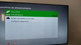 Xbox 360 Slim 250GB + 2 Mandos Negros