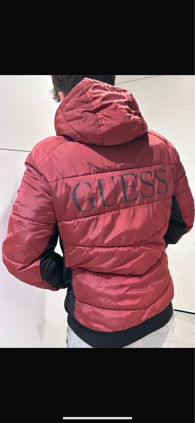 Chaqueta Guess Roja y Negra
