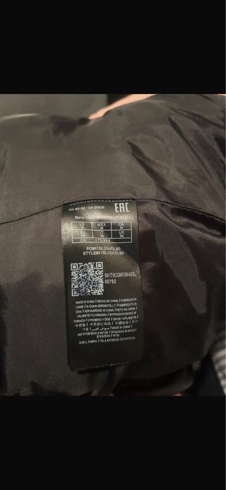 Chaqueta Guess Roja y Negra