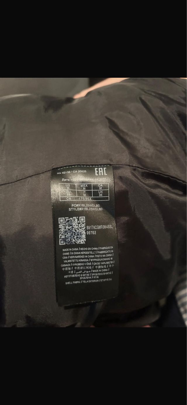 Chaqueta Guess Roja y Negra